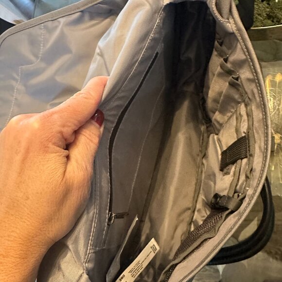 Patagonia Gray Messenger Bag with Pink Detail - Picture 2 of 5